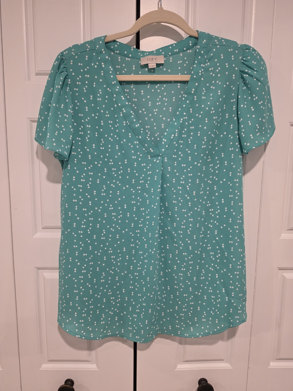 LOFT Teal Dot V-Neck Short Sleeve Top